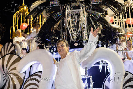 Marcelo Drummond é homenageado pela Vai-Vai no Carnaval de SP