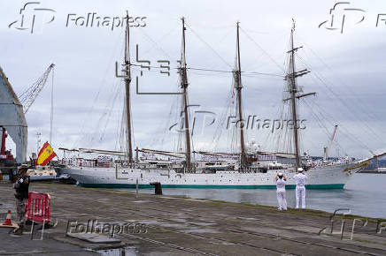 El Juan Sebastián de Elcano, con la princesa Leonor a bordo, pone rumbo a Galicia