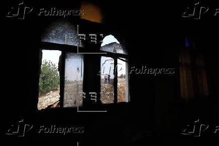 Israeli settlers vandalize Al-Hajja Hamida Mosque in Der Estya village