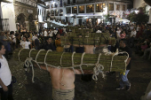 Fieles católicos realizan 'Procesión de los Cristos' al sur de México