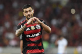 Partida entre Flamengo e Fortaleza pelo Campeonato Brasileiro 2025.
