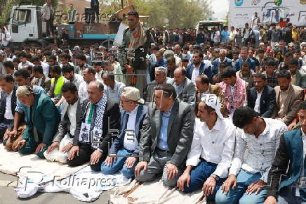 Yemenis perform Istisqa rain prayer due to drought