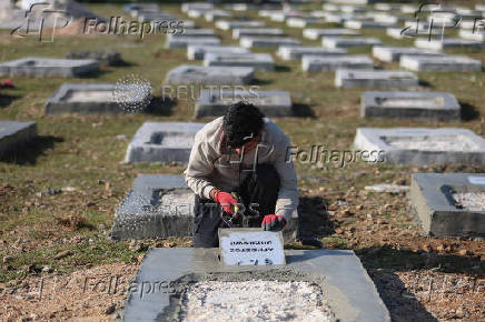 Folhapress - Fotos - Renovated burial ground for asylum-seekers opens ...