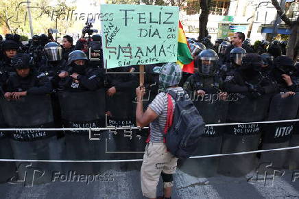 Seguidores de Morales marchan e intentan inscribir su candidatura presidencial a la fuerza