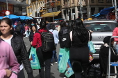Movimentação na rua 25 de Março