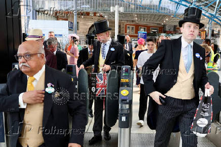 People on trains to Ascot