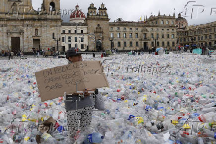 Recicladores colombianos protestan por precios bajos del plástico reciclable