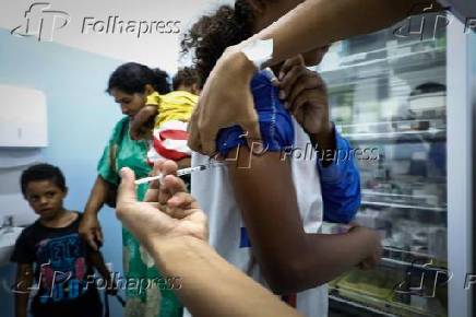 Vacinação contra dengue na UBS Jardim Fortuna, em Itaquaquecetuba