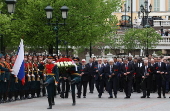 Foreign diplomats lay flowers at Moscow?s Tomb of Unknown Soldier ahead of Victory Day