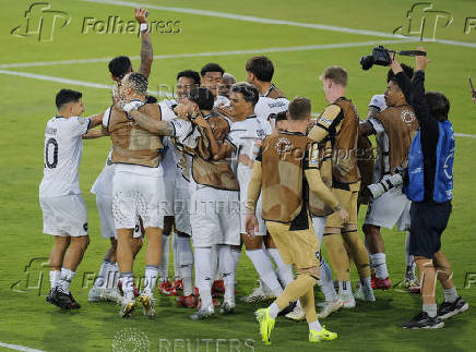 FIFA Club World Cup - Group B - Paris St Germain v Botafogo