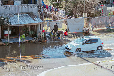 As chuvas aumentaram o nível do rio Jacuí, que ultrapassou a cota de inundação nas ilhas de Porto Alegre  - RS