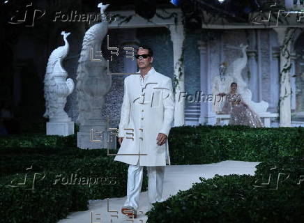 Falguni Shane Peacock - Runway - India Couture Week