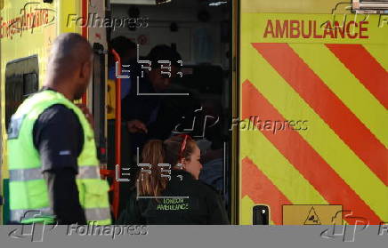 Hospitals in England look to shed jobs to cut costs