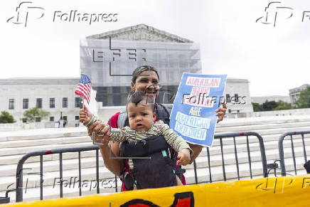 US Supreme Court hears President Trump's challenge to birthright citizenship