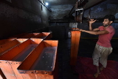 Workers battle heatwave at Karachi ice factory