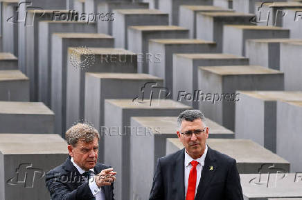 German and Israeli foreign ministers visit Berlin Holocaust Memorial