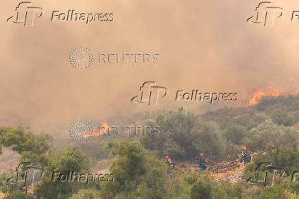 Greece battles wildfire on Chios island