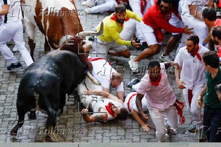 Los peligrosos Cebada Gago protagonizan el segundo encierro de los Sanfermines