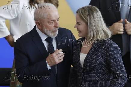 O presidente Lula e a ministra da Secretaria de Relações Institucionais, Gleisi Hoffmann 