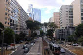 movimentação de veículos na avenida 9 de julho
