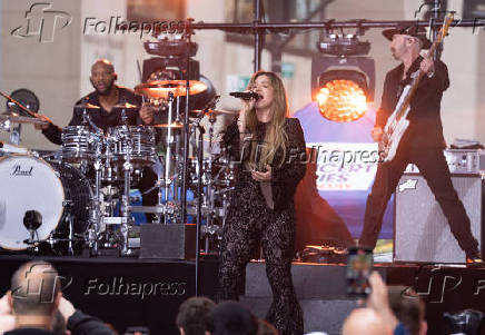 Kelly Clarkson se apresenta no Today Show, dando início à série de shows de verão do Citi