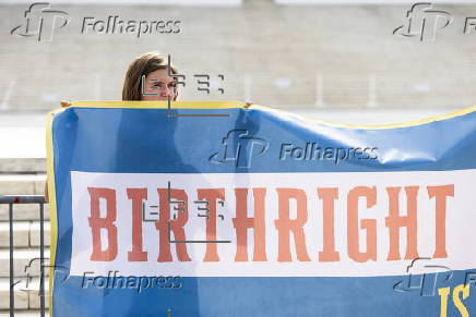 US Supreme Court hears President Trump's challenge to birthright citizenship