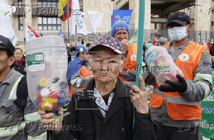 Recicladores colombianos protestan por precios bajos del plástico reciclable