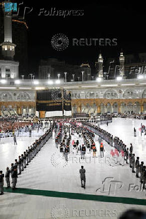 Workers change the Kabaa's cover, known as Kiswa, in the grand mosque in the holy city of Mecca