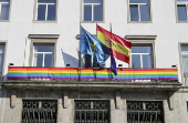 Delegación del Gobierno en Asturias coloca la bandera arcoiris