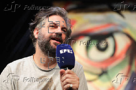 Gabriel Calderón preestrena una versión suizo-uruguaya de Roberto Zucco con quince actores