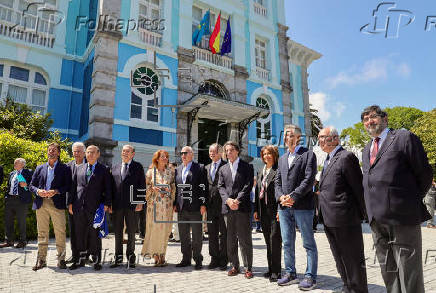 Entrega de la bandera de Guatemala al Museo de la Emigración Fundación Archivo de Indianos