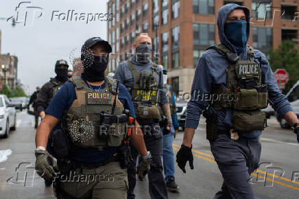Federal agents make immigration arrests in Chicago