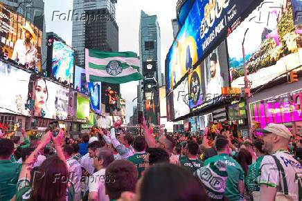 Torcedores do Palmeiras se reunem na Times Square em Nova York