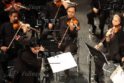 First female conductor leads Tehran's Symphony Orchestra