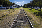 Trilhos de ferrovia abandonada da Companhia Paulista de Estradas de Ferro