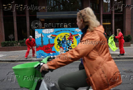 Greenpeace paints mural outside South Korea Embassy