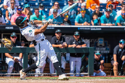 NCAA Baseball: College World Series-Arizona v Coastal Carolina