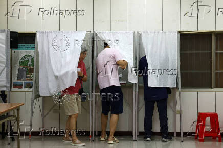 Taiwan votes in recall election