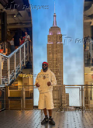Odumodublvck visitou o empire state building para celebrar o novo single ?pity this boy? ft. Victony.