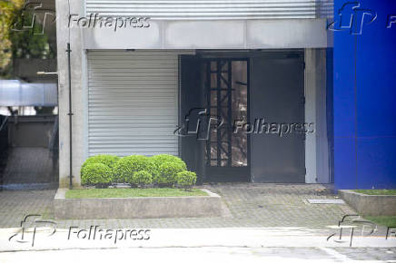 Bombeiros fazem rescaldo em prédio da PUC-PR