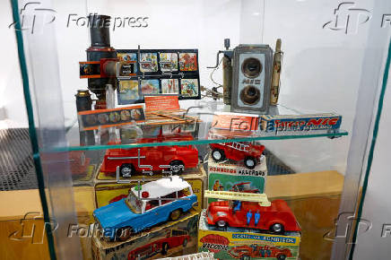 Más de mil camiones en miniatura, parches y objetos de colección invaden el Museo del Fuego