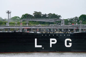 Panama-flagged vessels must notify authority of ship-to-ship transfers, in Gamboa
