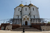 Parishioners celebrate Holy Trinity Day at damaged convent in Donetsk region amid Russia-Ukraine conflict