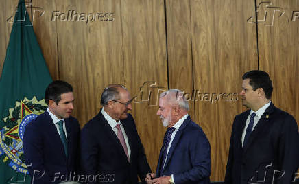 Lula assina MP com R$ 30 bi para setores atingidos pelo tarifaço