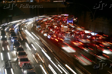 Trânsito intenso na avenida 23 de Maio