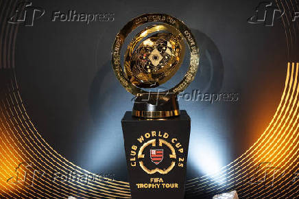 Tour da taça da Copa do Mundo de Clubes Fifa no Museu do Flamengo.