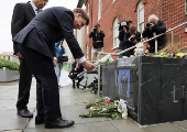 German Foreign Minister Wadephul lays flowers in honor of Israeli shooting victims Lischinsky and Milgrim in Washington