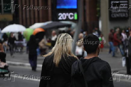 Domingo de frio na Av. Paulista aberta para pedestres em São Paulo
