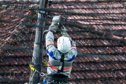 ENEL REMOVE 247 FRAUDES E FURTOS DE ENERGIA EM PETROPOLIS