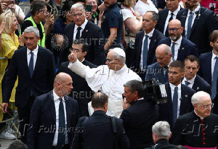 Pope Leo leads the Mass in Castel Gandolfo
